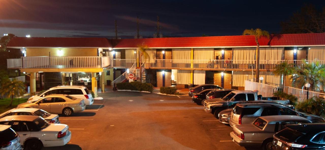 Express Inn & Suites - 5 Miles From St Petersburg Clearwater Airport Экстерьер фото