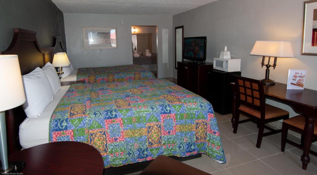 Express Inn & Suites - 5 Miles From St Petersburg Clearwater Airport Экстерьер фото