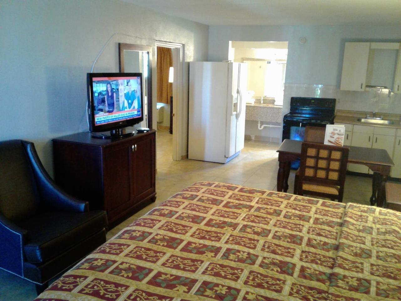 Express Inn & Suites - 5 Miles From St Petersburg Clearwater Airport Экстерьер фото