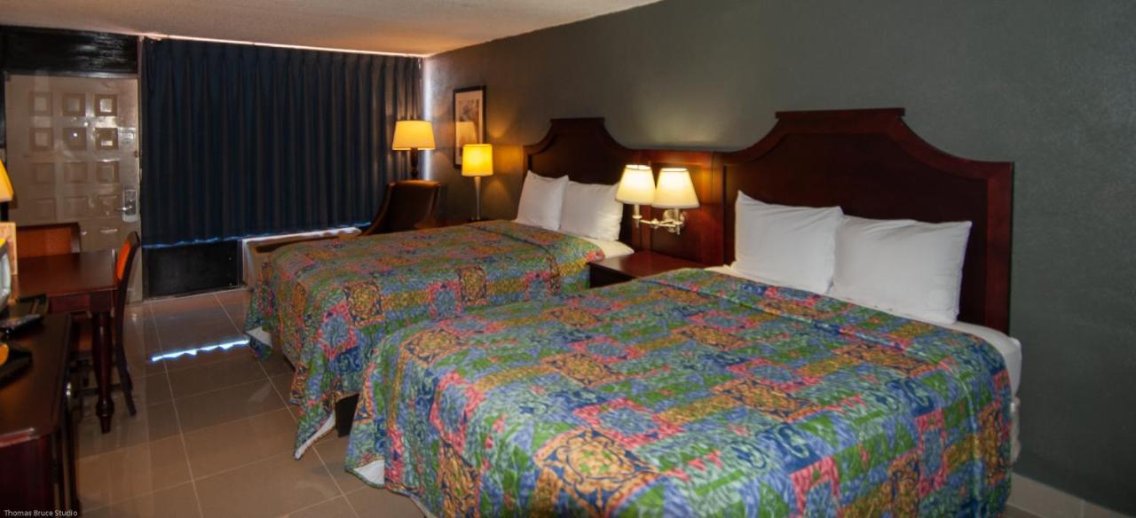 Express Inn & Suites - 5 Miles From St Petersburg Clearwater Airport Экстерьер фото