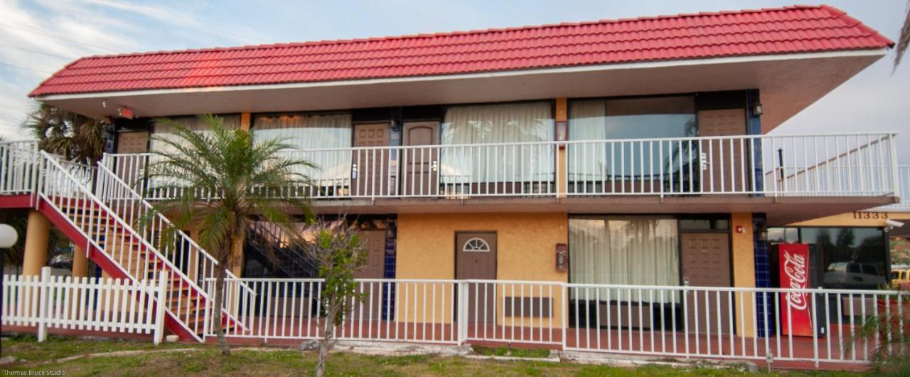Express Inn & Suites - 5 Miles From St Petersburg Clearwater Airport Экстерьер фото